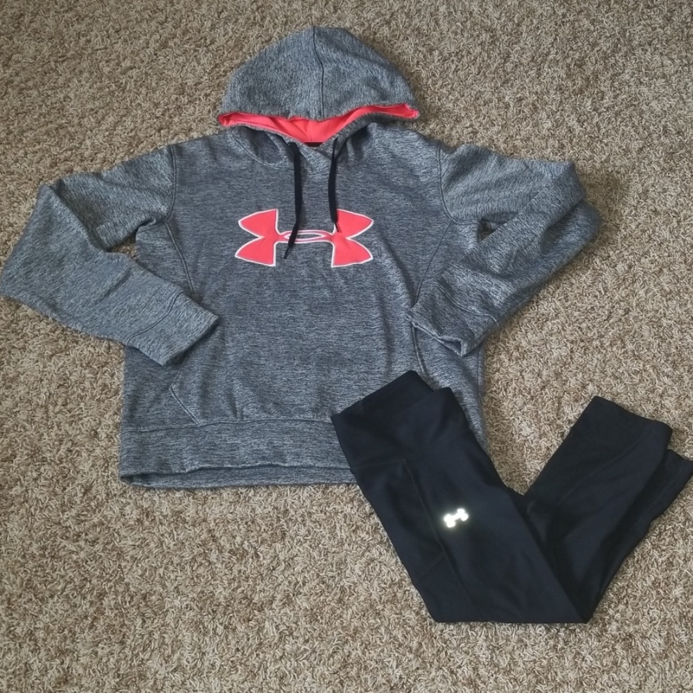 Under Armour Hooded Sweatshirt. Size: Med